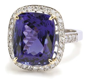  Fabulous 11.00 carat Tanzanite Ring with Diamonds